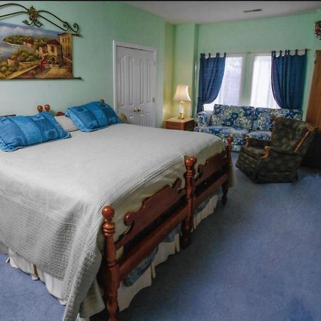 Rabbit Creek Bed & Breakfast Versailles Esterno foto