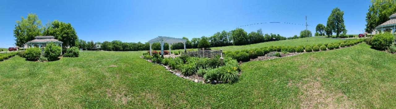 Rabbit Creek Bed & Breakfast Versailles Esterno foto