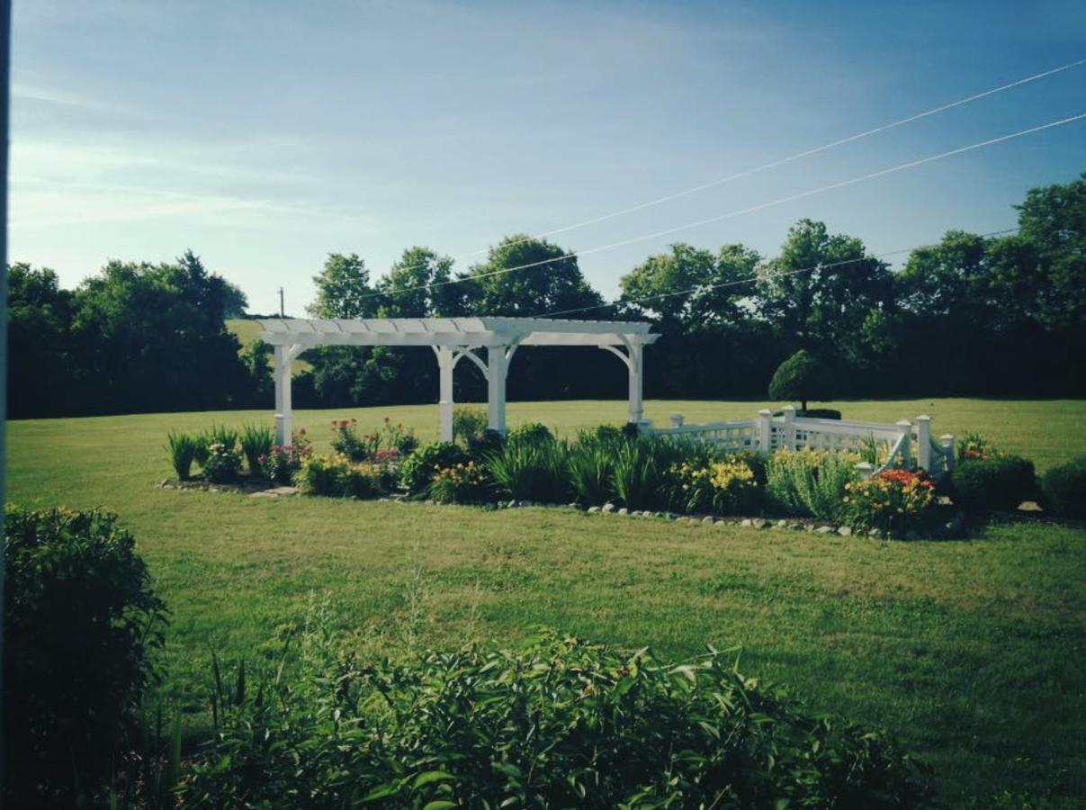 Rabbit Creek Bed & Breakfast Versailles Esterno foto
